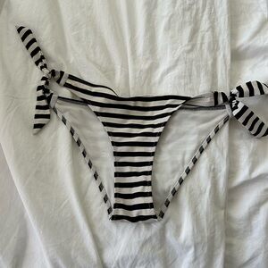 💥 (10 for $10) H&M White and Black Bikini Bottom